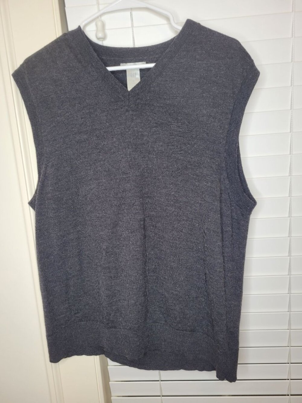 Mens Gap Italian Merino Wool V-Neck Sleeveless Sweater Vest Charcoal Gray L